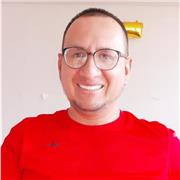 Profesor enfocado en clases prácticas de Diseño Gráfico